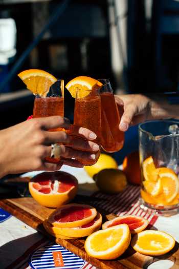 alcohol - foods to avoid with heartburn